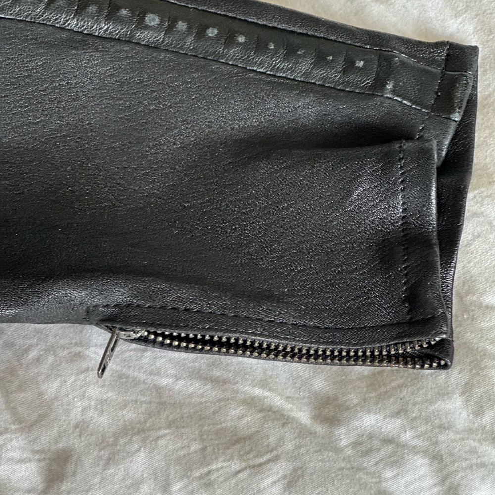 J Brand genuine leather, low rise size 26 - Picture 5 of 8